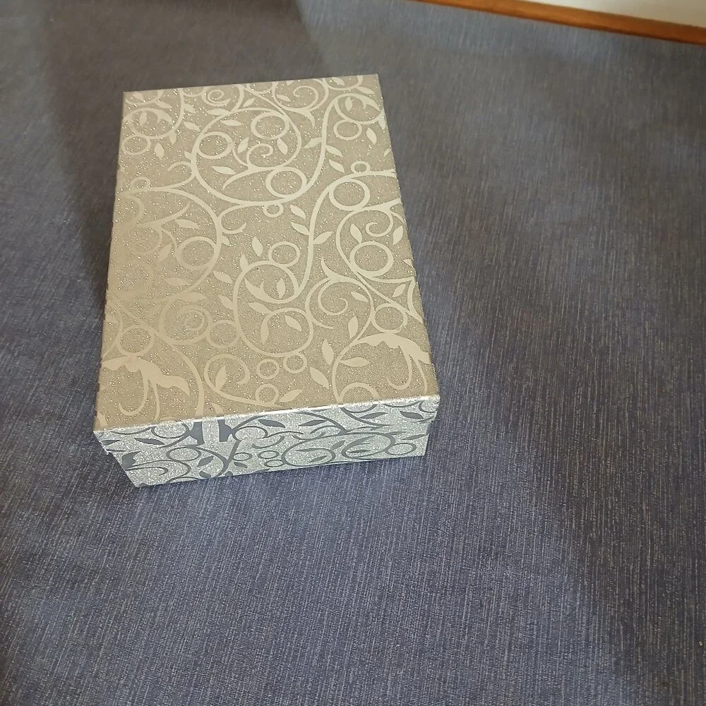 Silver rectangle gift box 8